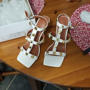 NEW Diva White/Gold Grommet Sandals